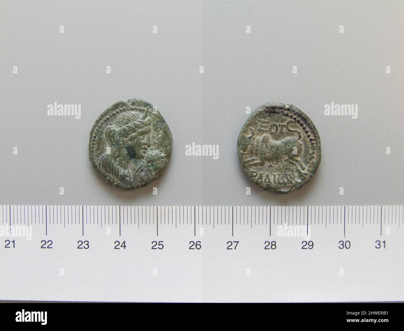 Moneta di Traiano, imperatore di Roma da Aradus. Regnante: Traiano, Imperatore di Roma, A.D. 53–117, regnò 98–117 Mint: Aradus artista: Sconosciuto Foto Stock