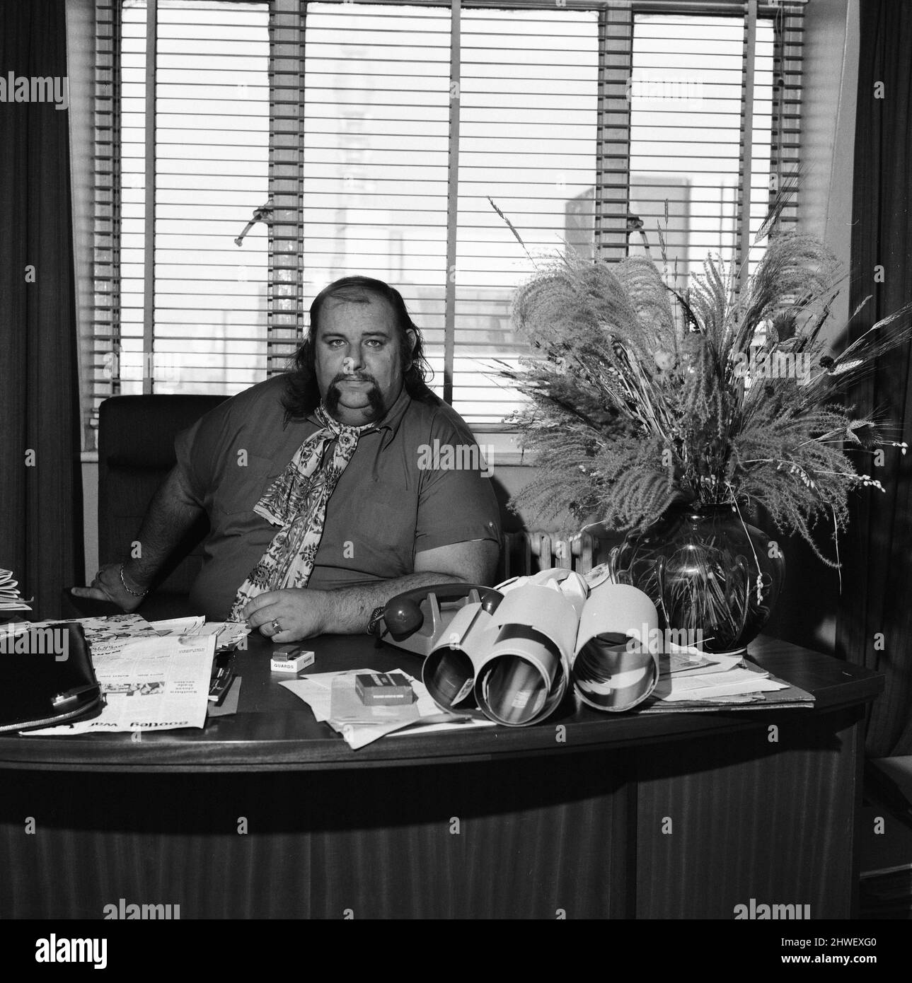 Peter Grant, responsabile di LED Zeppelin, nella foto nel suo ufficio, venerdì 9th ottobre 1970. Foto Stock