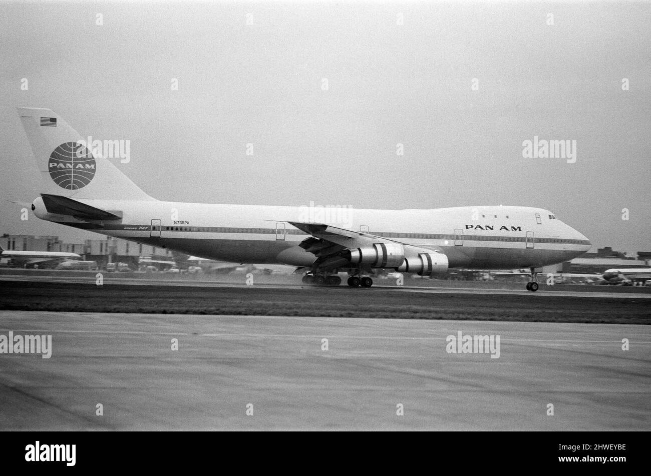 Il Boeing 747 da 361 passeggeri arriva all'aeroporto di Heathrow. Il primo Boeing 747 Jumbo jet a volare in Gran Bretagna è arrivato in tutta sicurezza da New York. Jumbo Jet ha una velocità di crociera di 625 mph e dovrebbe tagliare il viaggio da New York a Londra di 30 minuti. 12th gennaio 1970. Foto Stock