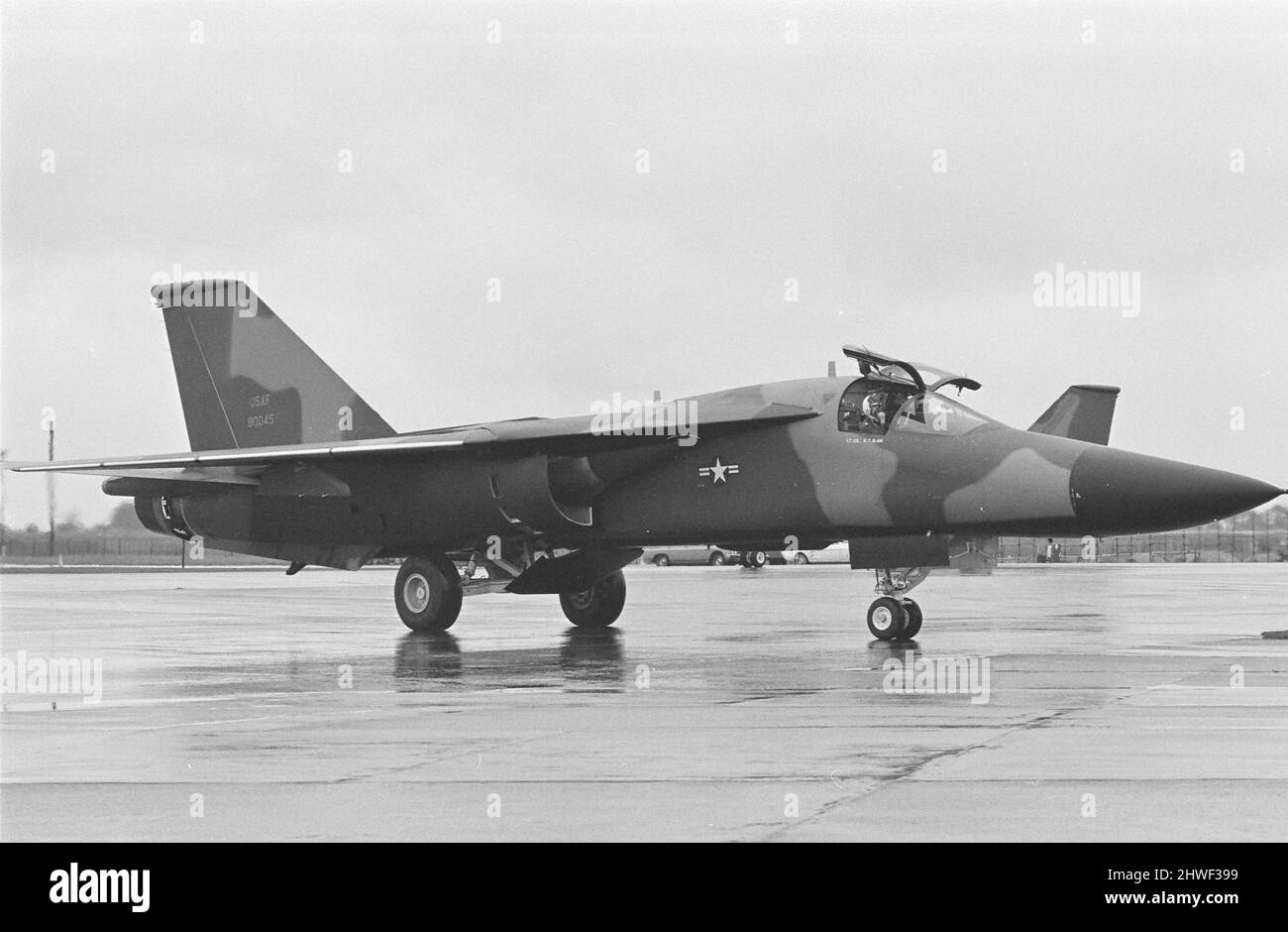 Due aerei della U.S.A.F F111 volano nella U.S.A.F, Heyford.Colonel G.R Smith è stato il pilota del primo aereo a atterrare. 12th settembre 1970. Foto Stock