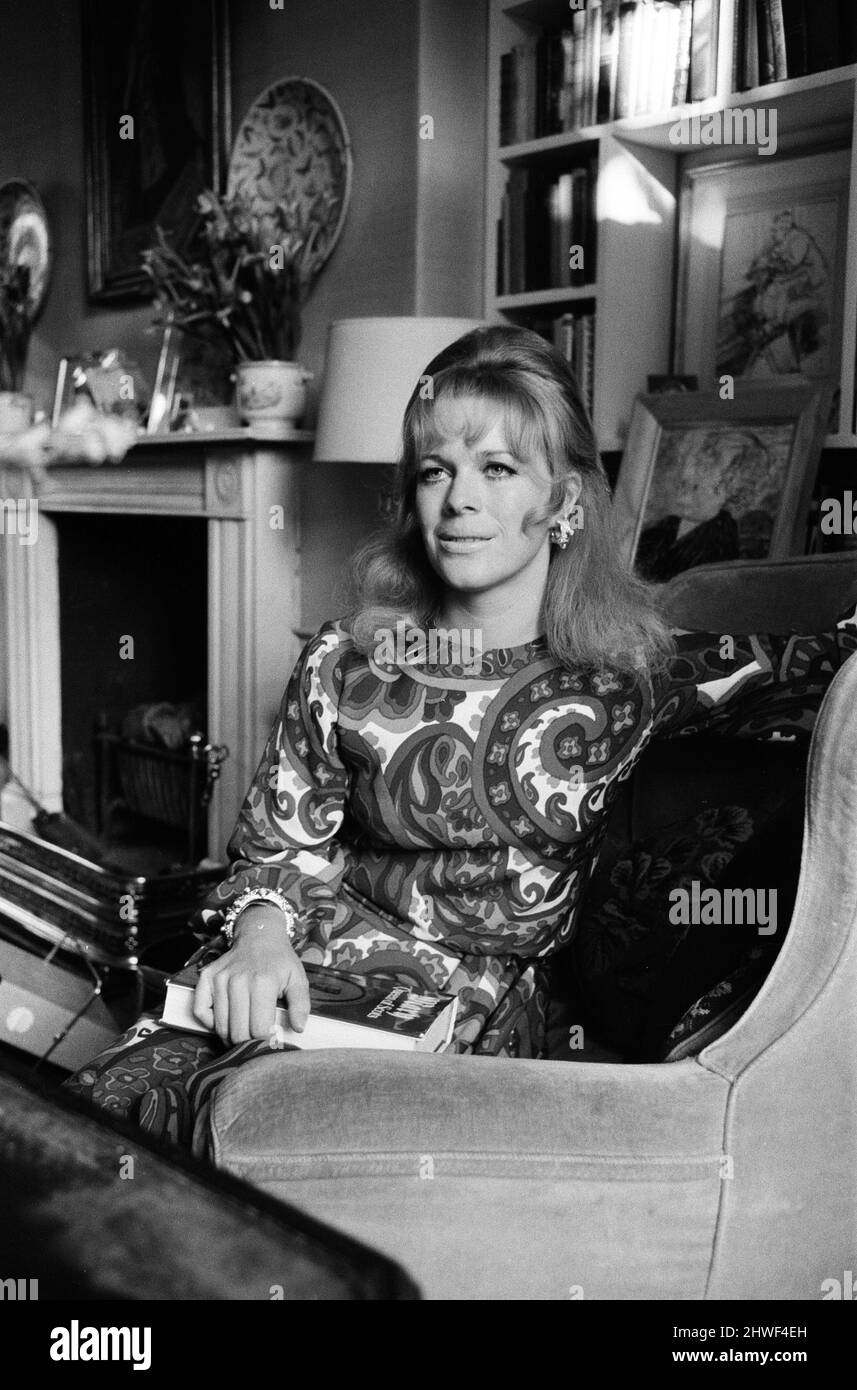 Lady Antonia Fraser a casa sua a Holland Park, Londra. 16th maggio 1969. Foto Stock