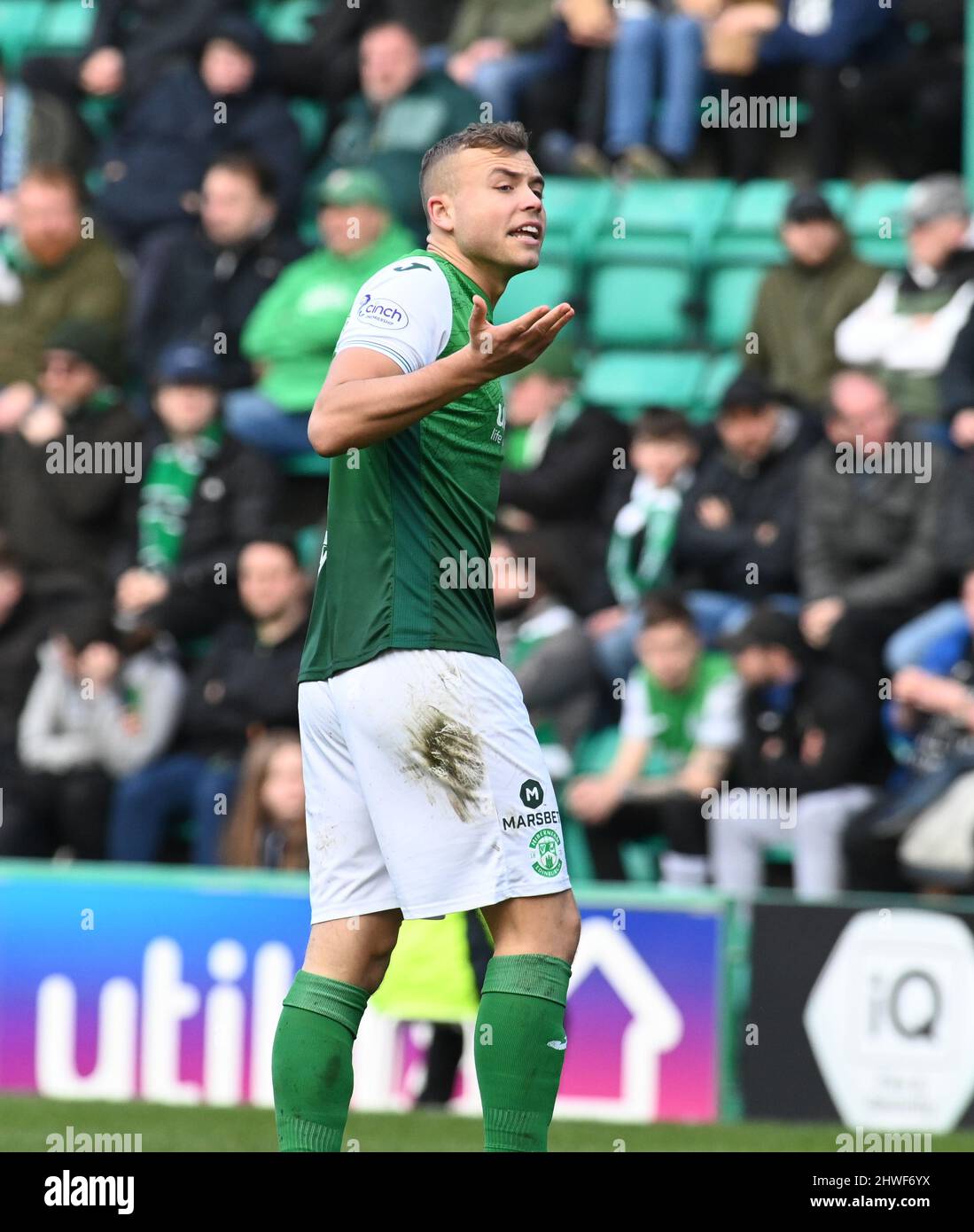 Easter Road Stadium, Edinburgh.Scotland UK.5th March 22 Hibernian vs St Johnstone Cinch Premiership Match. Hibs' Center-back, Ryan Porteous, Credit: eric Mccowat/Alamy Live News Foto Stock