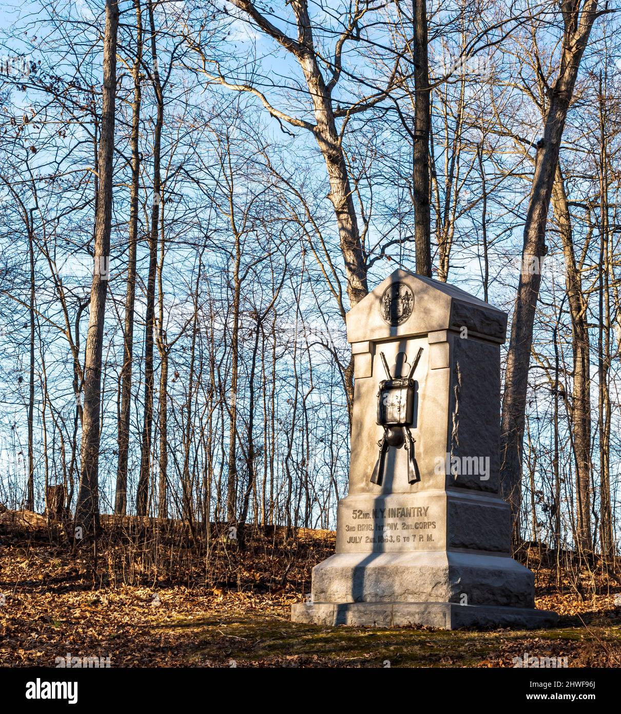 Il monumento del reggimento di fanteria del Volontariato di New York del 52nd su Sickles Avenue presso il Gettysburg National Military Park a Gettysburg, Pennsylvania, USA Foto Stock