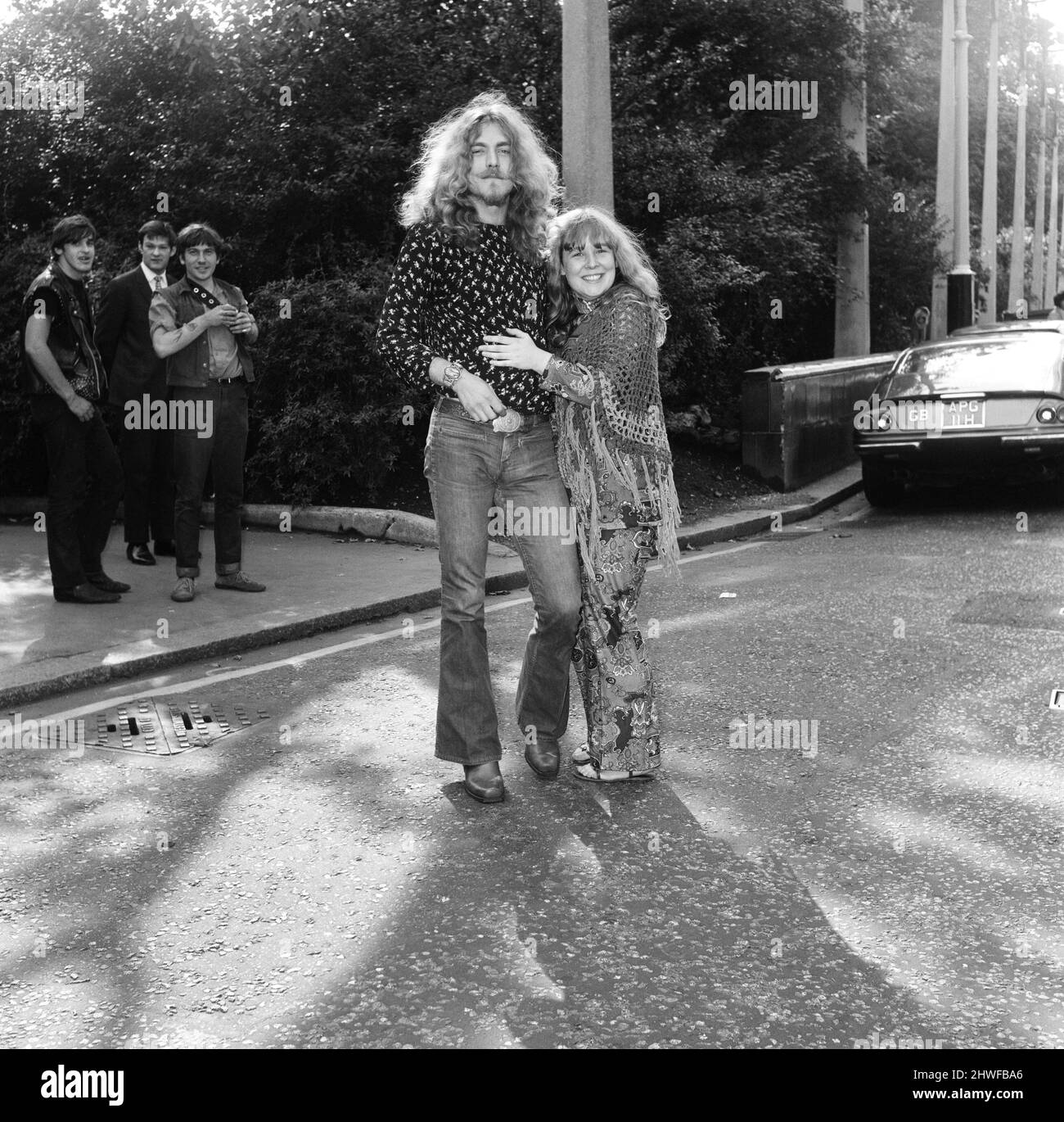 Sondaggio pop Melody Maker 1970. Premi presentati al Savoy Hotel. La foto mostra Robert Plant di LED Zeppelin ( miglior cantante maschile) con Sandy Denny (cantante femminile inglese superiore). Foto scattata il 15th settembre 1970. Foto Stock