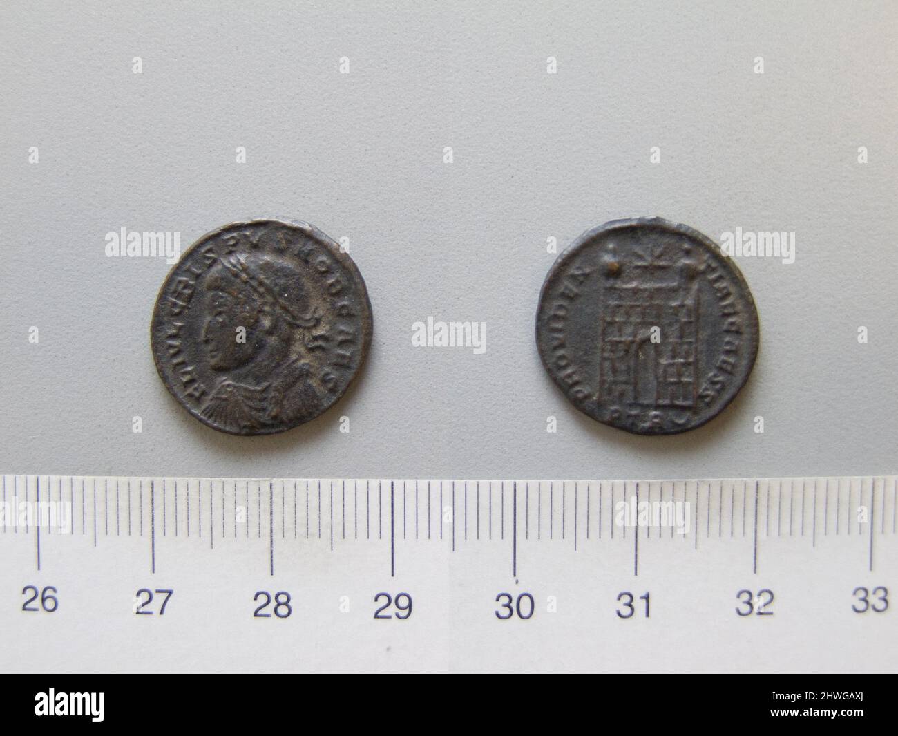 1 Nummo di Costantino i, imperatore di Roma da Treviri. Regnante: Costantino i, Imperatore di Roma, A.D. 285–337, regnò A.D. 306–337 Mint: Treviri artista: Onorato sconosciuto: Crispus, Cesare, 303–326, regnò 317–26 Foto Stock