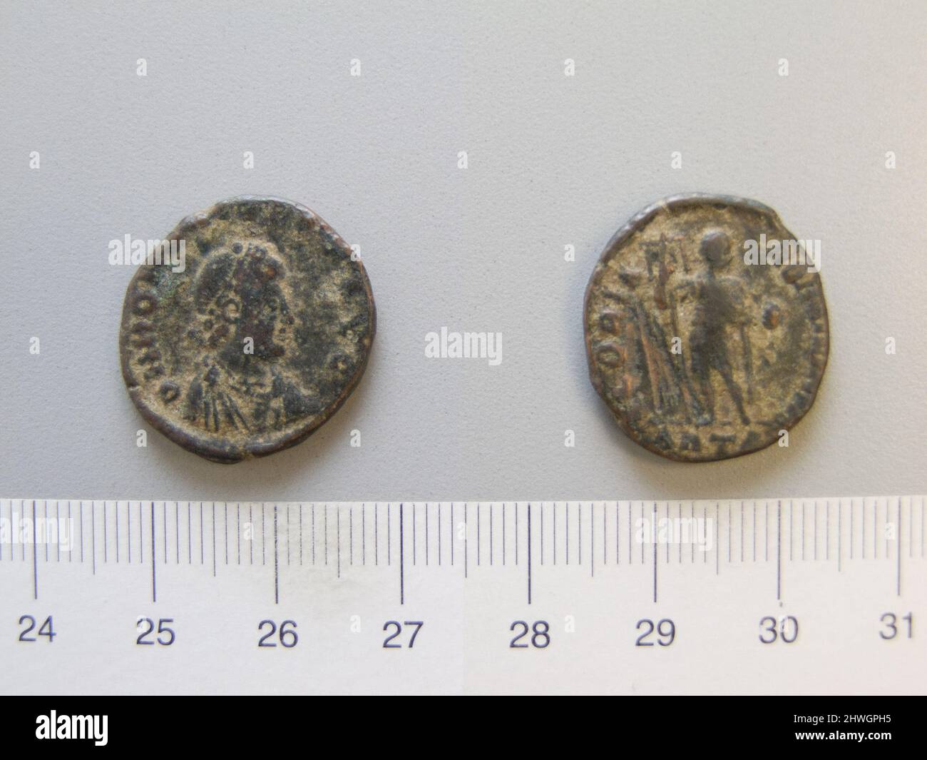 1 Nummus di Onorio, Flavio, imperatore di Roma da Antiochia. Regnante: Onorio, Flavio, Imperatore di Roma, A.D. 384–423, regnò 393–423 Mint: Antiochia artista: Sconosciuto Foto Stock