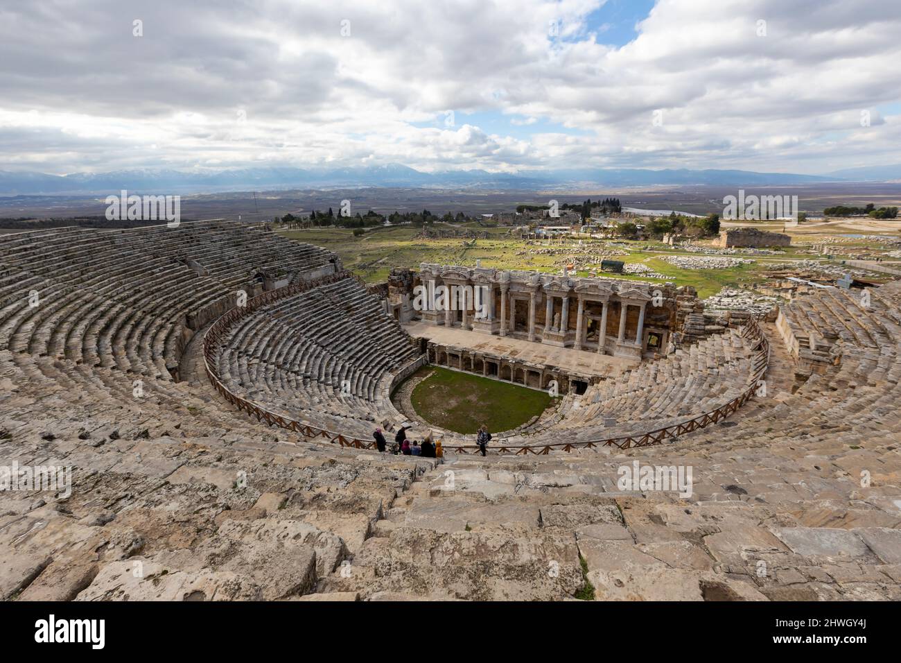 Anfiteatro Romano Di Antica Citt Di Hierapolis Tramonto Spettacolare anfiteatro-romano-di-antica-citt-di-hierapolis-tramonto-spettacolare