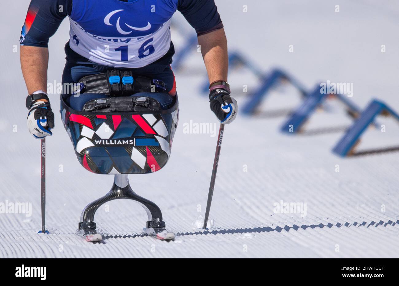 Scott Meenagh della Gran Bretagna in pista nella gara del 18km durante il giorno 2 dei Giochi Paralimpici invernali di Pechino 2022 in Cina. Data immagine: Domenica 6 marzo 2022. Vedi la storia della Pennsylvania PARALIMPICS Cross Country. Il credito fotografico dovrebbe essere: Jens Buttner via cavo DPA/PA. RESTRIZIONI: L'uso è soggetto a restrizioni. Solo per uso editoriale, nessun uso commerciale senza previo consenso da parte del titolare dei diritti. Solo per il Regno Unito. Foto Stock