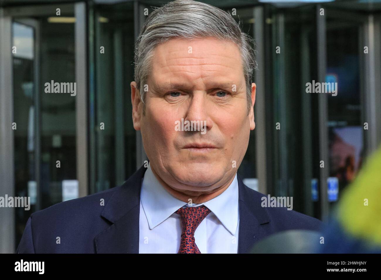 Londra, Regno Unito. 06th Mar 2022. Sir Keir Starmer, QC, MP, leader del Partito laburista britannico, presso la BBC nel centro di Londra per un'intervista. Credit: Imagplotter/Alamy Live News Foto Stock