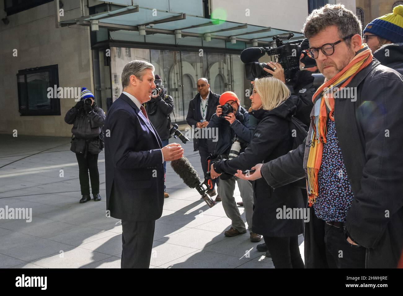 Londra, Regno Unito. 06th Mar 2022. Sir Keir Starmer, QC, MP, leader del Partito laburista britannico, presso la BBC nel centro di Londra per un'intervista. Credit: Imagplotter/Alamy Live News Foto Stock