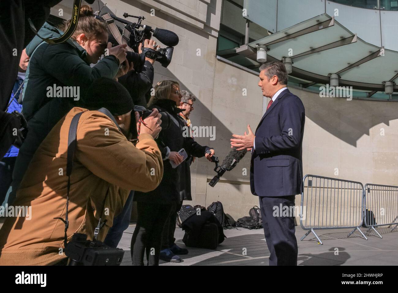 Londra, Regno Unito. 06th Mar 2022. Sir Keir Starmer, QC, MP, leader del Partito laburista britannico, presso la BBC nel centro di Londra per un'intervista. Credit: Imagplotter/Alamy Live News Foto Stock