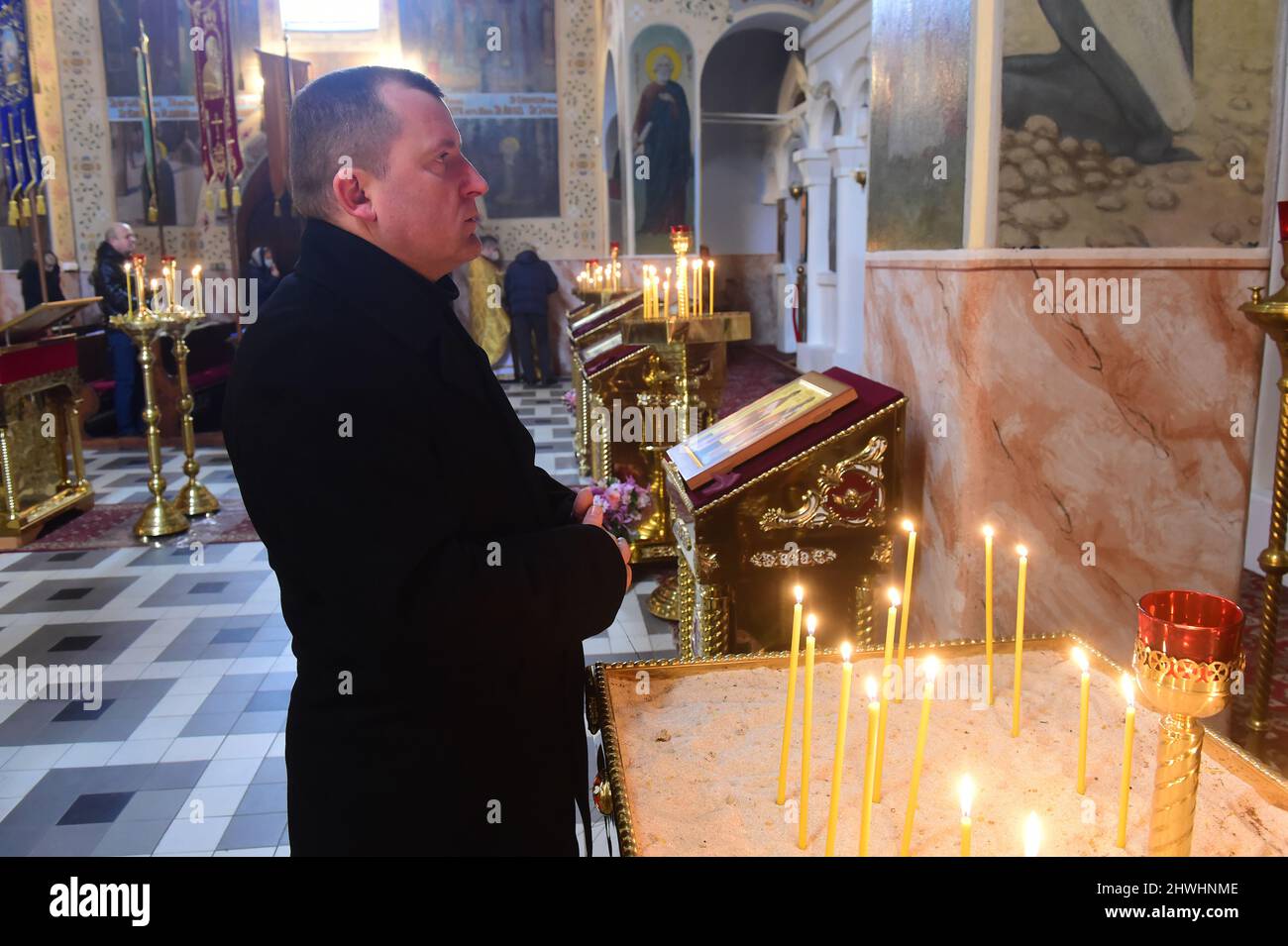 Olomouc, Repubblica Ceca. 06th Mar 2022. Divina Liturgia nella Cattedrale di San Gorazd a Olomouc il perdono Domenica, 6 marzo 2022, prima dell'inizio della Quaresima prima di Pasqua. I credenti ortodossi hanno pregato per la pace in Ucraina durante l'evento. Credit: Ludek Perina/CTK Photo/Alamy Live News Foto Stock