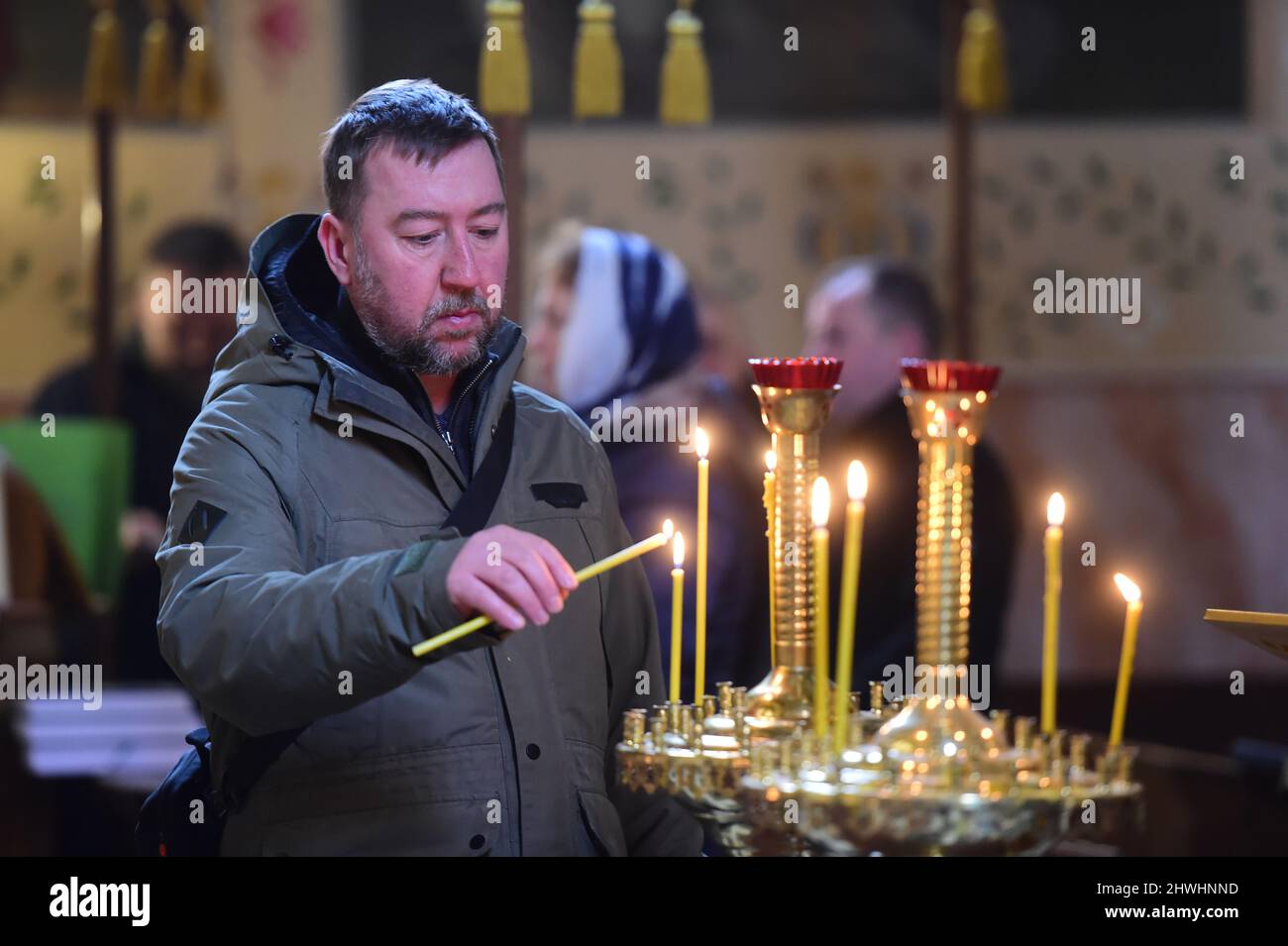 Olomouc, Repubblica Ceca. 06th Mar 2022. Divina Liturgia nella Cattedrale di San Gorazd a Olomouc il perdono Domenica, 6 marzo 2022, prima dell'inizio della Quaresima prima di Pasqua. I credenti ortodossi hanno pregato per la pace in Ucraina durante l'evento. Credit: Ludek Perina/CTK Photo/Alamy Live News Foto Stock