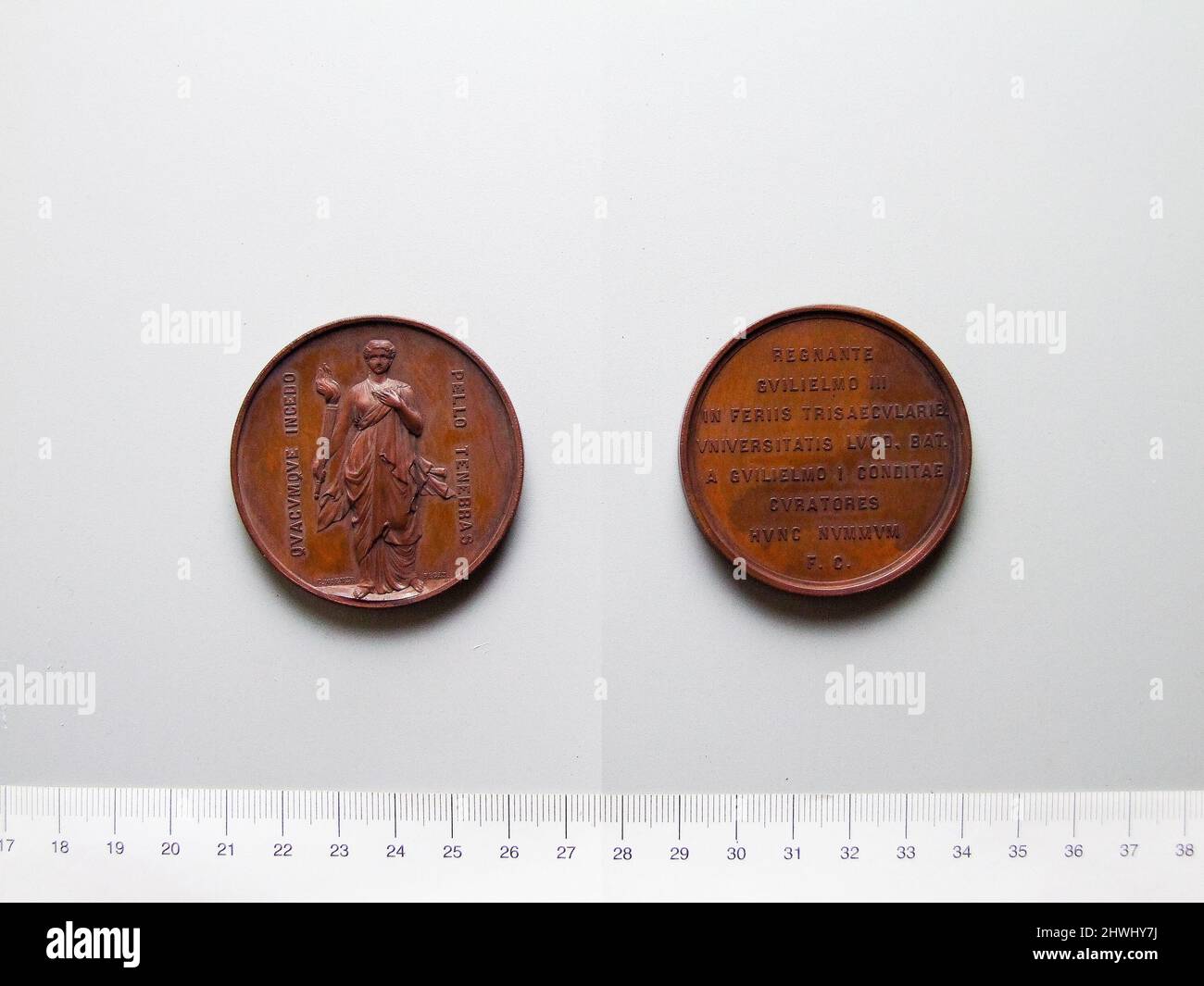 Medaglia olandese per commemorare il Tricentenario dell'Università di Leyden. Menta: Sconosciuto artista: G. Wiener Foto Stock