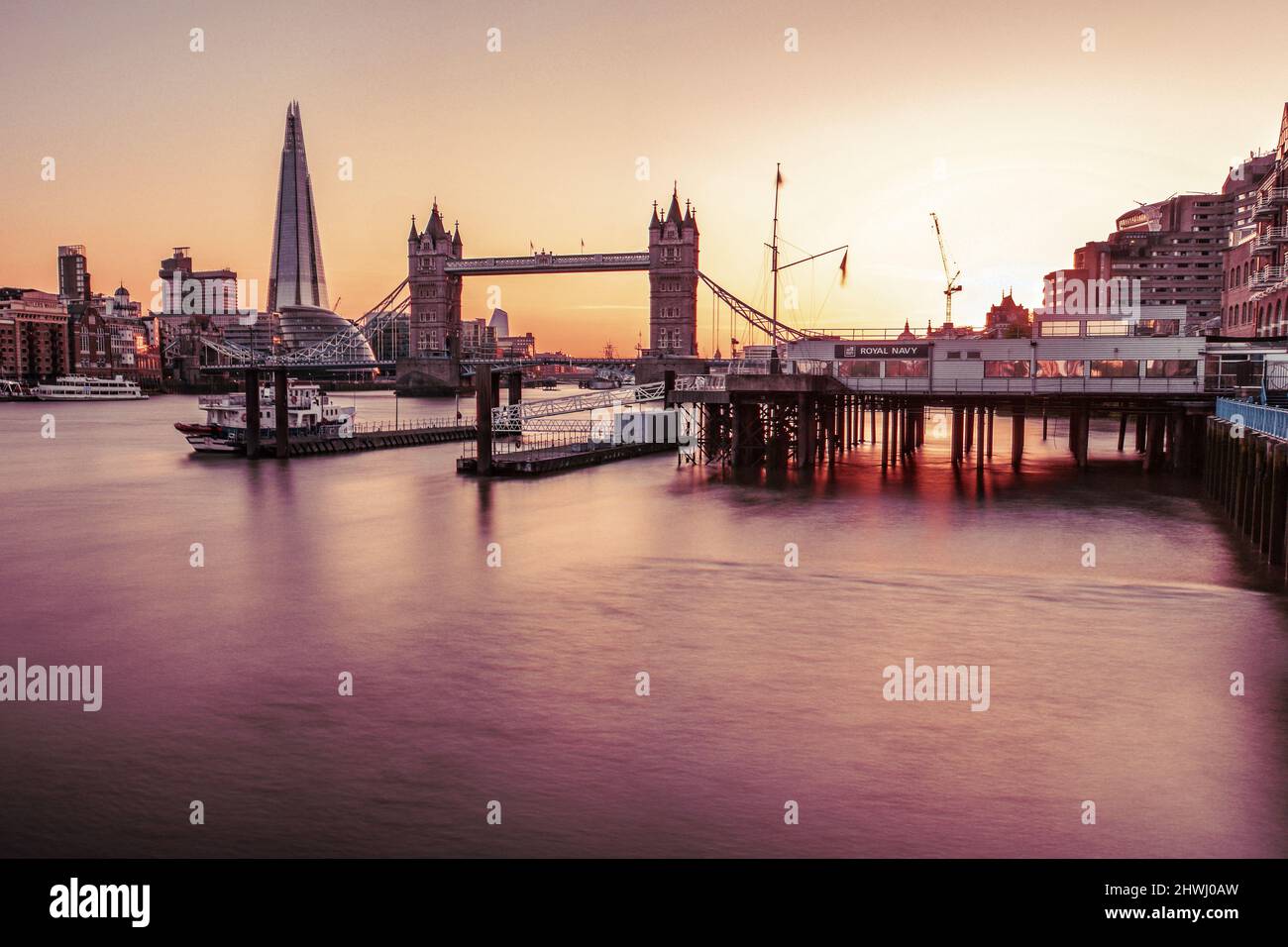 Tramonto a Londra con la barba e Tower Bridge Foto Stock
