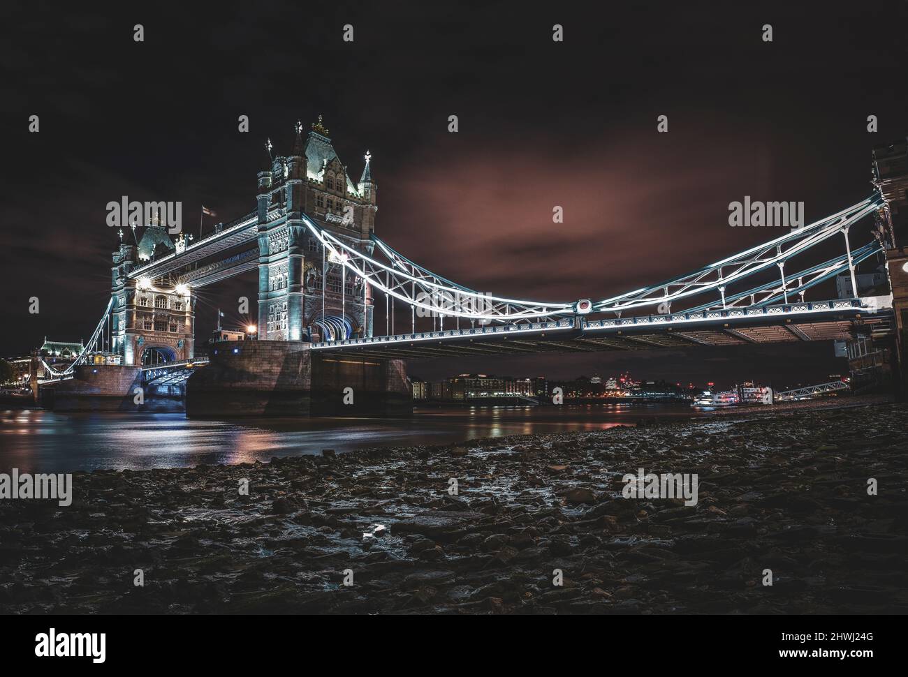 Ponte panoramico della Torre di notte - Londra, Regno Unito Foto Stock