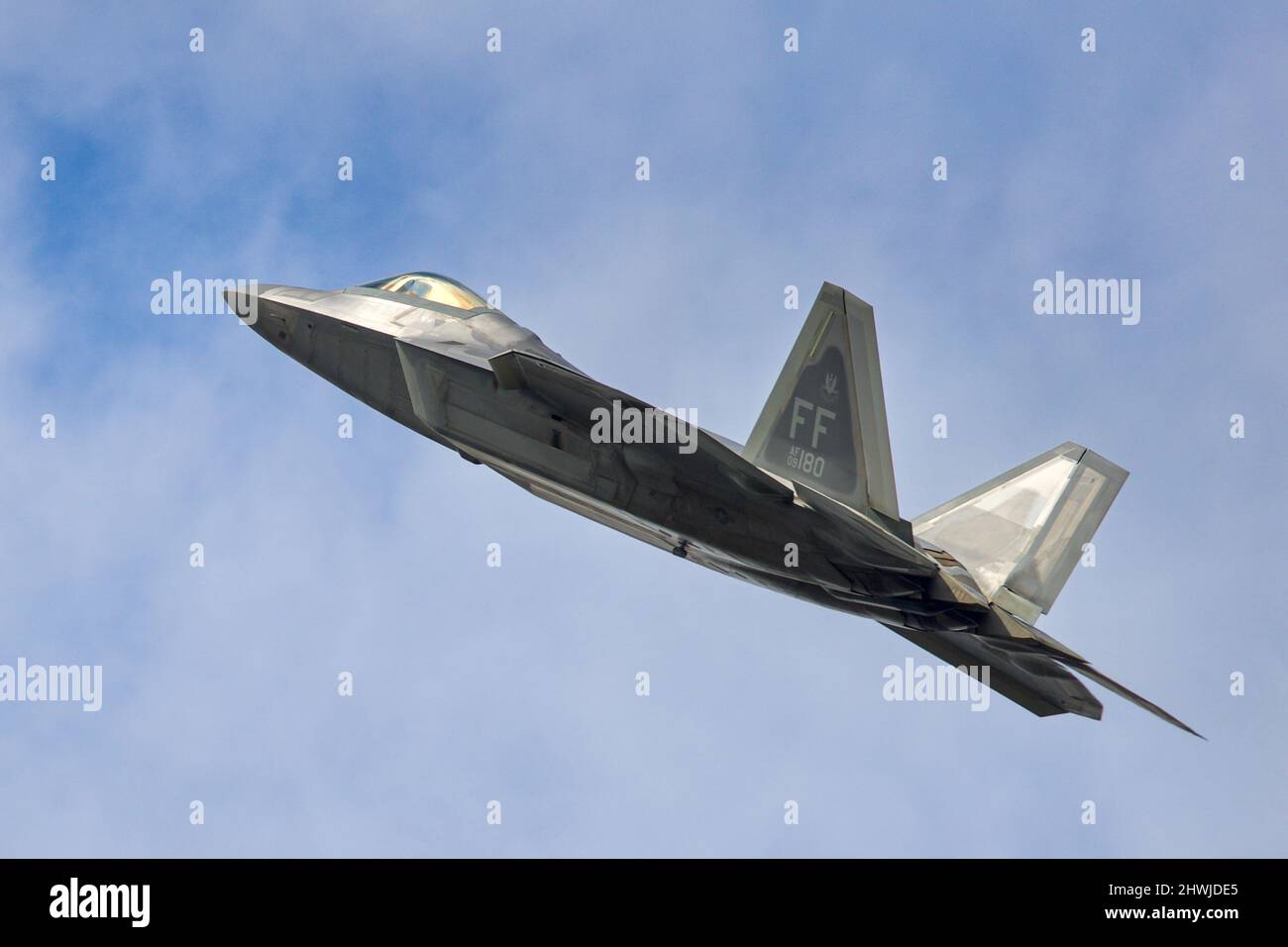 US Air Force F-22 Raptor eseguire una routine impressionante al 2017 Royal International Air Tattoo Foto Stock