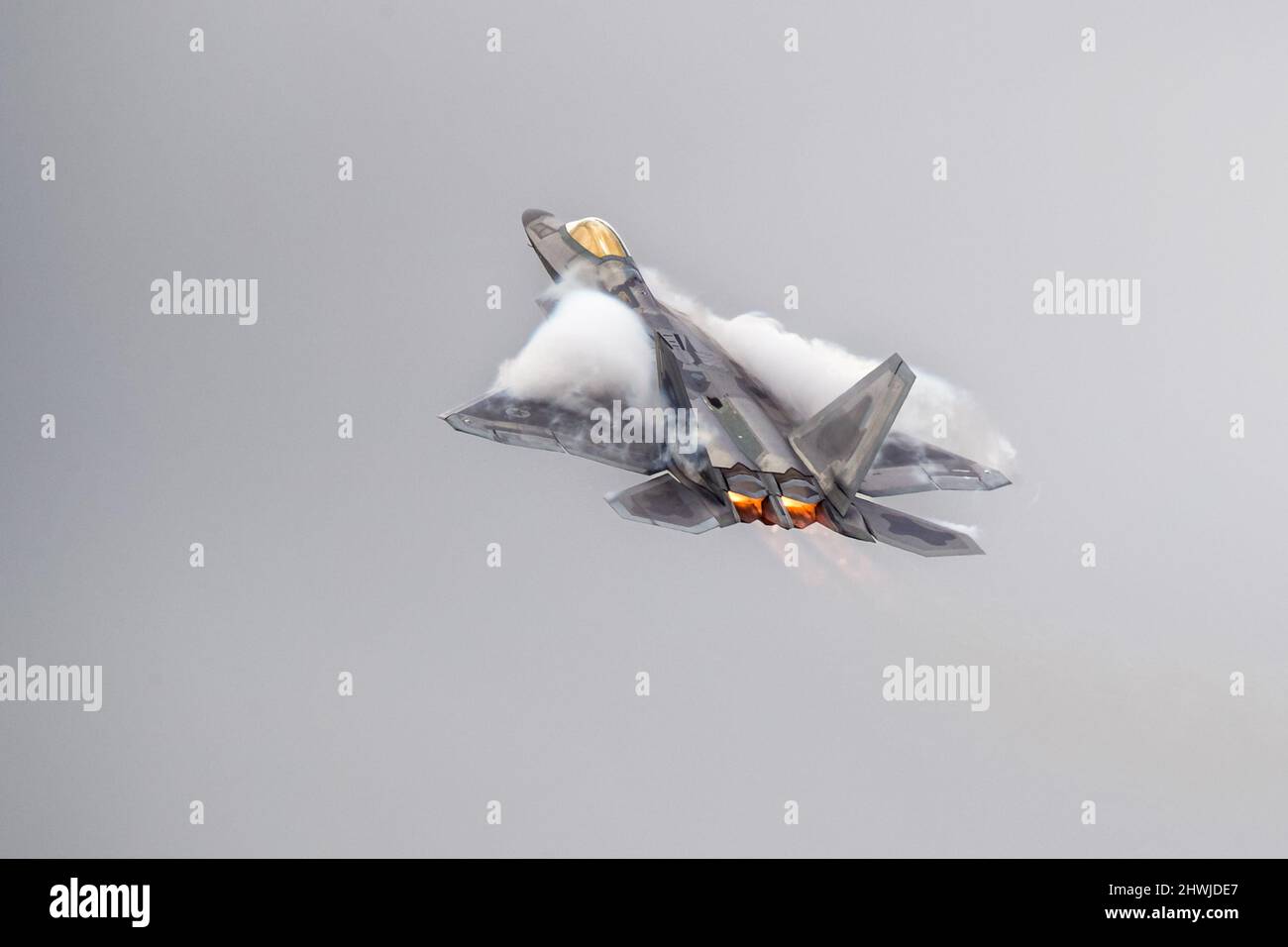 US Air Force F-22 Raptor eseguire una routine impressionante al 2017 Royal International Air Tattoo Foto Stock