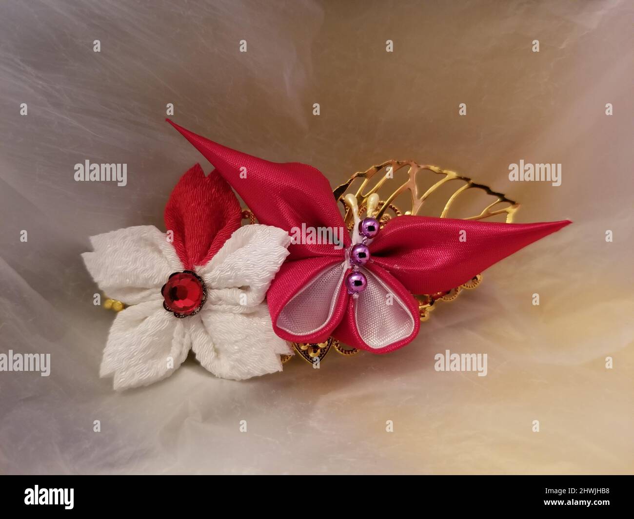 Tessuto fatto a mano farfalla su spilla -04 Foto Stock