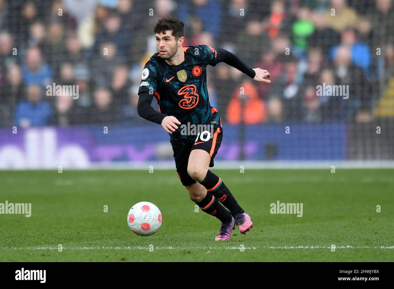 Christian Pulisic di Chelsea durante la partita della Premier League tra il Burnley FC e il Chelsea FC a Turf Moor, Burnley, Regno Unito. Data foto: Sabato 5 marzo 2022. Il credito fotografico dovrebbe leggere: Anthony Devlin Foto Stock