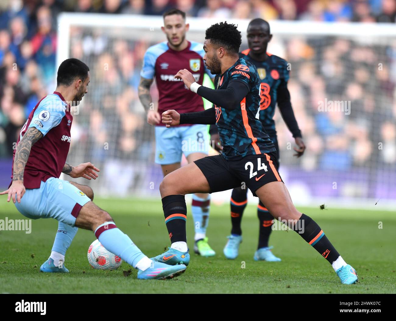Reece James di Chelsea durante la partita della Premier League tra il Burnley FC e il Chelsea FC a Turf Moor, Burnley, Regno Unito. Data foto: Sabato 5 marzo 2022. Il credito fotografico dovrebbe leggere: Anthony Devlin Foto Stock