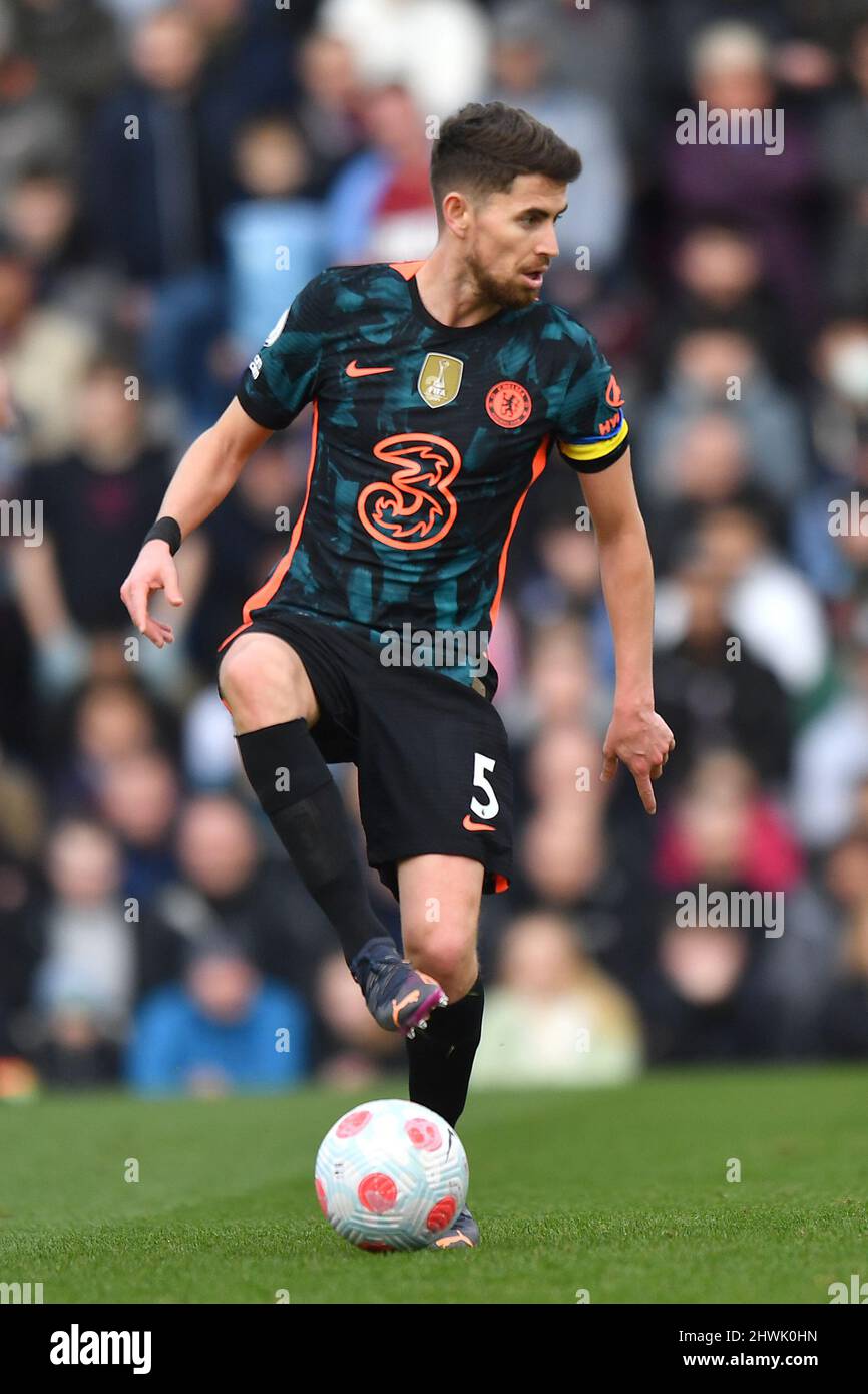 Il Jorginho di Chelsea durante la partita della Premier League tra il Burnley FC e il Chelsea FC a Turf Moor, Burnley, Regno Unito. Data foto: Sabato 5 marzo 2022. Il credito fotografico dovrebbe leggere: Anthony Devlin Foto Stock