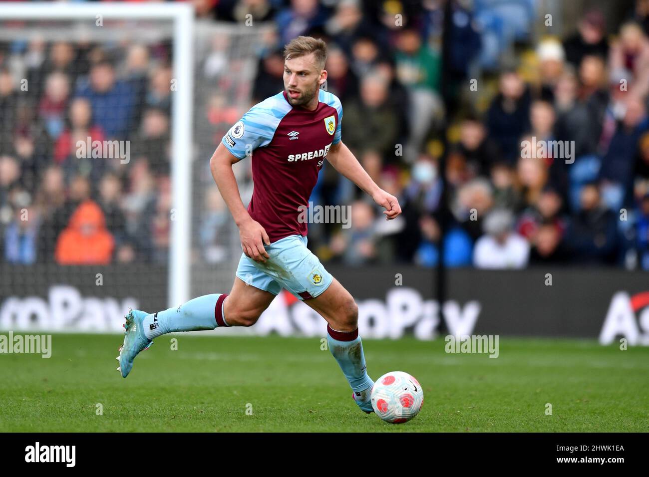 Charlie Taylor di Burnley durante la partita della Premier League tra il Burnley FC e il Chelsea FC a Turf Moor, Burnley, Regno Unito. Data foto: Sabato 5 marzo 2022. Il credito fotografico dovrebbe leggere: Anthony Devlin Foto Stock