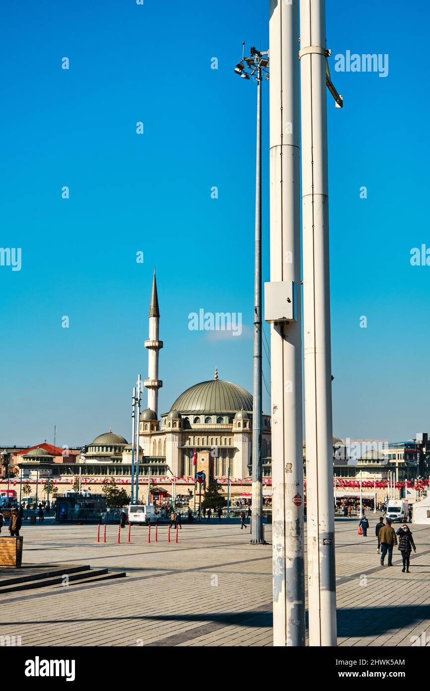 03.03.2021. istanbul. Turchia. Piazza Taksim e moschea di taksim Foto Stock