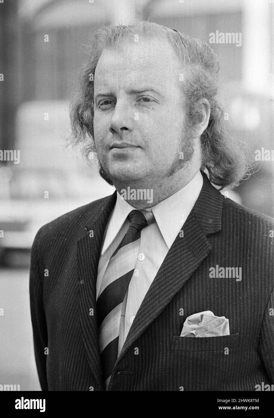 Testimone al Widgery Tribunal, Coleraine, County Londonderry, Irlanda del Nord, inchiesta da Lord Chief Justice Widgery sulle azioni dell'esercito britannico la domenica di Bloody, mercoledì 26th aprile 1972. I nostri spettacoli di foto ... Ivan Cooper, membro del Parlamento dell'Irlanda del Nord per Mid Londonderry e membro fondatore della SDLP, il Partito socialdemocratico e laburista. Ivan Cooper è meglio conosciuto per aver condotto una marcia anti-internment che si è sviluppata nel massacro della domenica di Bloody (30th gennaio 1972), a Derry, contea di Londonderry, Irlanda del Nord. Foto Stock