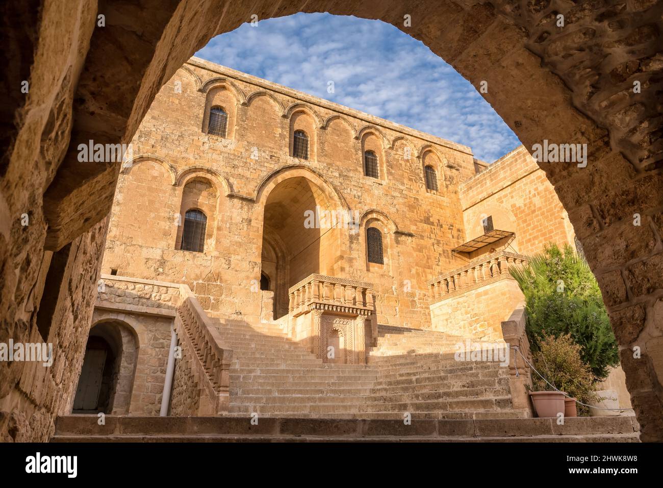 Ingresso al Monastero di Mor Hananyo a Mardin, nella Turchia orientale Foto Stock