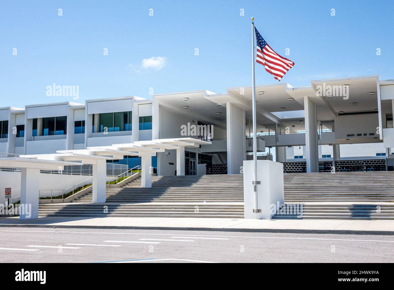 Sarasota Florida, Scuola superiore Sarasota, edificio pubblico di istruzione superiore modernista, architettura esterna Paul Rudolph design ingresso anteriore Foto Stock