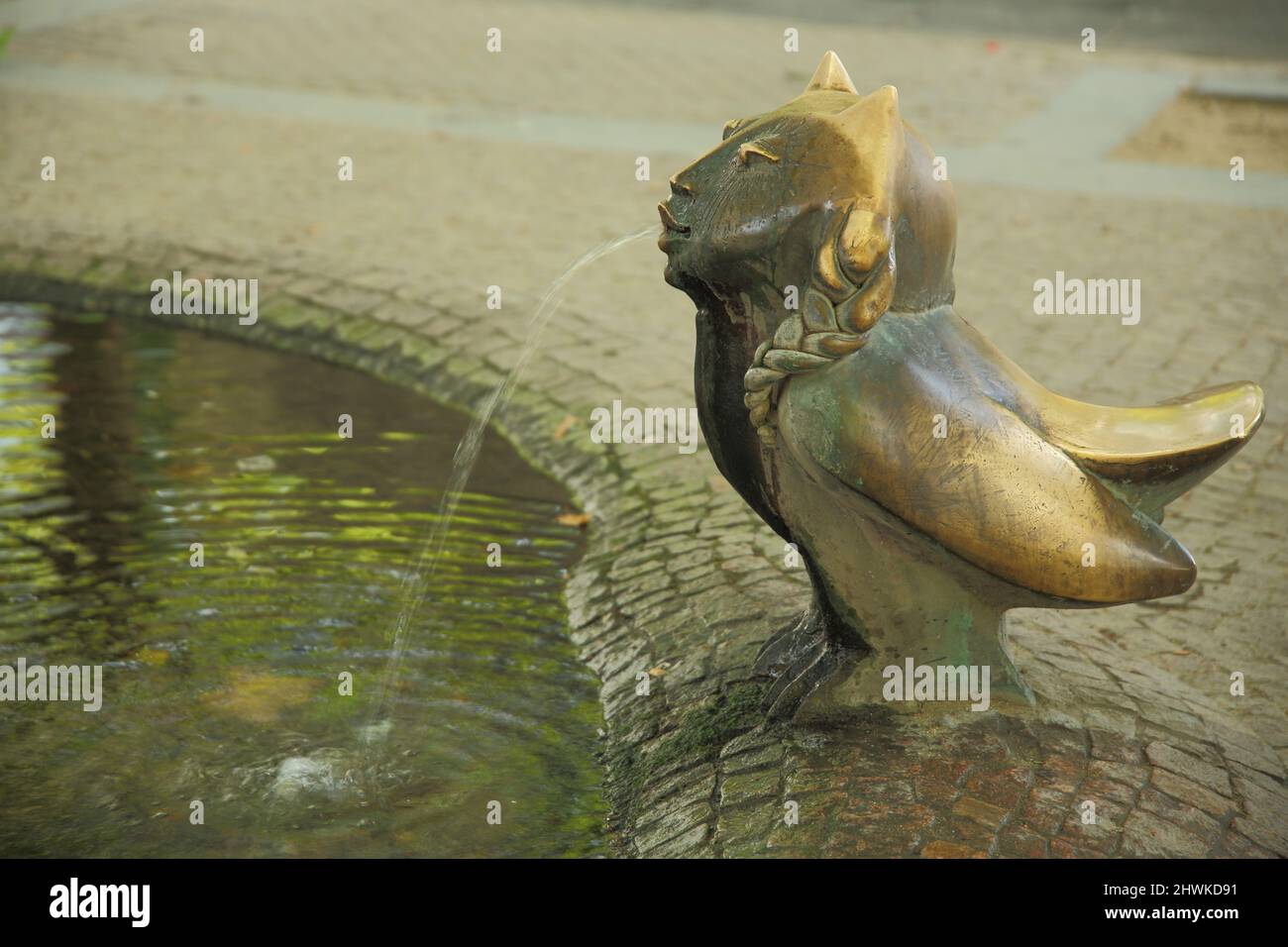 Gufo come creatura mitica, la Fontana dell'Europa a Rüsselsheim am Rhein, Assia, Germania Foto Stock