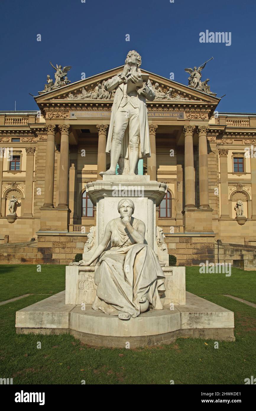 Schiller Monument, di fronte al Teatro di Stato di Wiesbaden, Assia, Germania Foto Stock