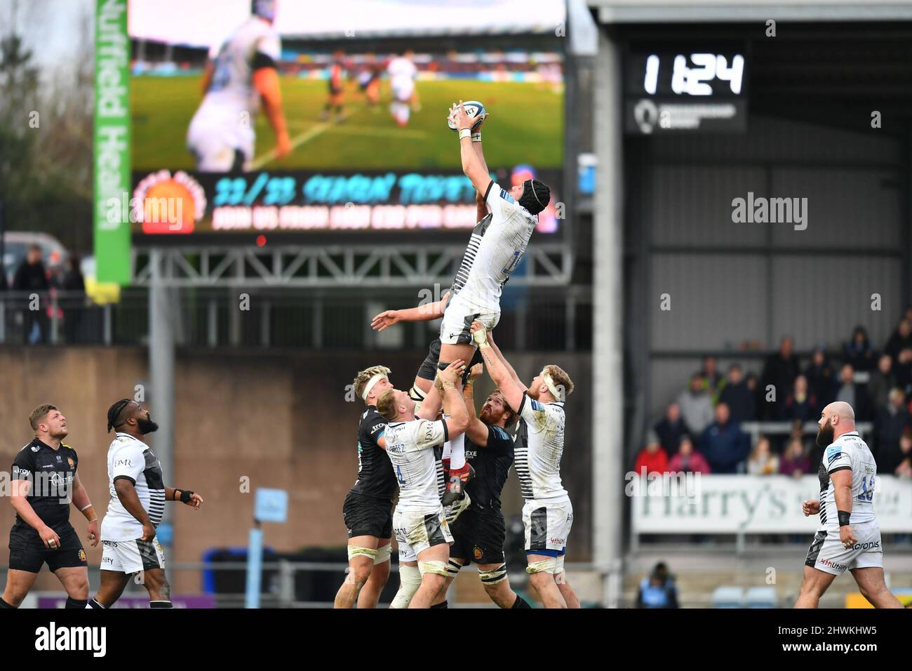 Exeter, Devon, Regno Unito. 6th marzo 2022. JP Du Preez of sale Sharks vince una line-in durante la partita di rugby Gallagher Premiership tra Exeter Chiefs e sale Sharks a Sandy Park, Exeter il 6 marzo 2022. Foto di Scott Boulton. Solo per uso editoriale, licenza richiesta per uso commerciale. Nessun utilizzo nelle scommesse, nei giochi o nelle pubblicazioni di un singolo club/campionato/giocatore. Credit: UK Sports Pics Ltd/Alamy Live News Foto Stock
