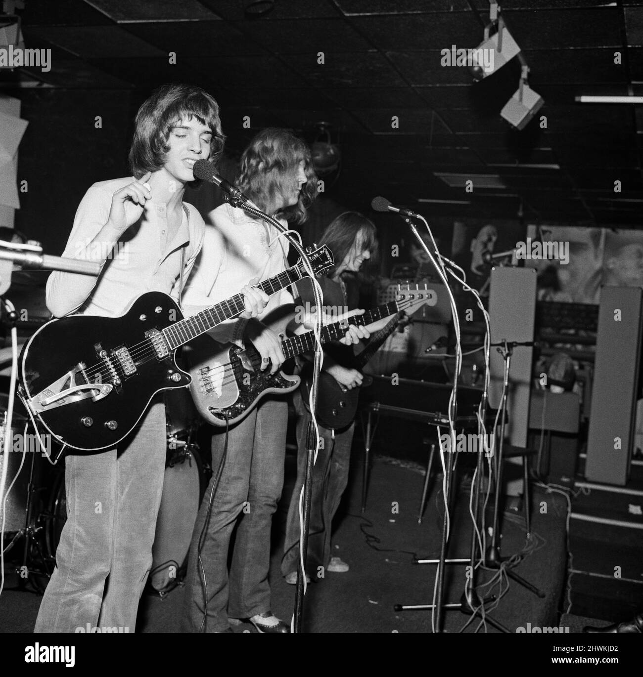 'Humble Pie' una band rock, hard rock e rhythm and blues dell'Inghilterra, uno dei primi supergruppi del 1970s, che ha riscosso successo in America e Regno Unito. Sono ricordati al meglio per le loro prestazioni dinamiche di concerto dal vivo e canzoni come 30 Days in the Hole, non ho bisogno di nessun Dottore e Natural Born Bugie (spesso misspelled come boogie). La formazione originale della band comprendeva Steve Marriott from the Small Faces, Peter Frampton, cantante e chitarrista della mandria, Greg Ridley, ex bassista di Spooky Tooth e batterista diciassettenne Jerry Shirley.Circa 1972. R30171. Foto Stock