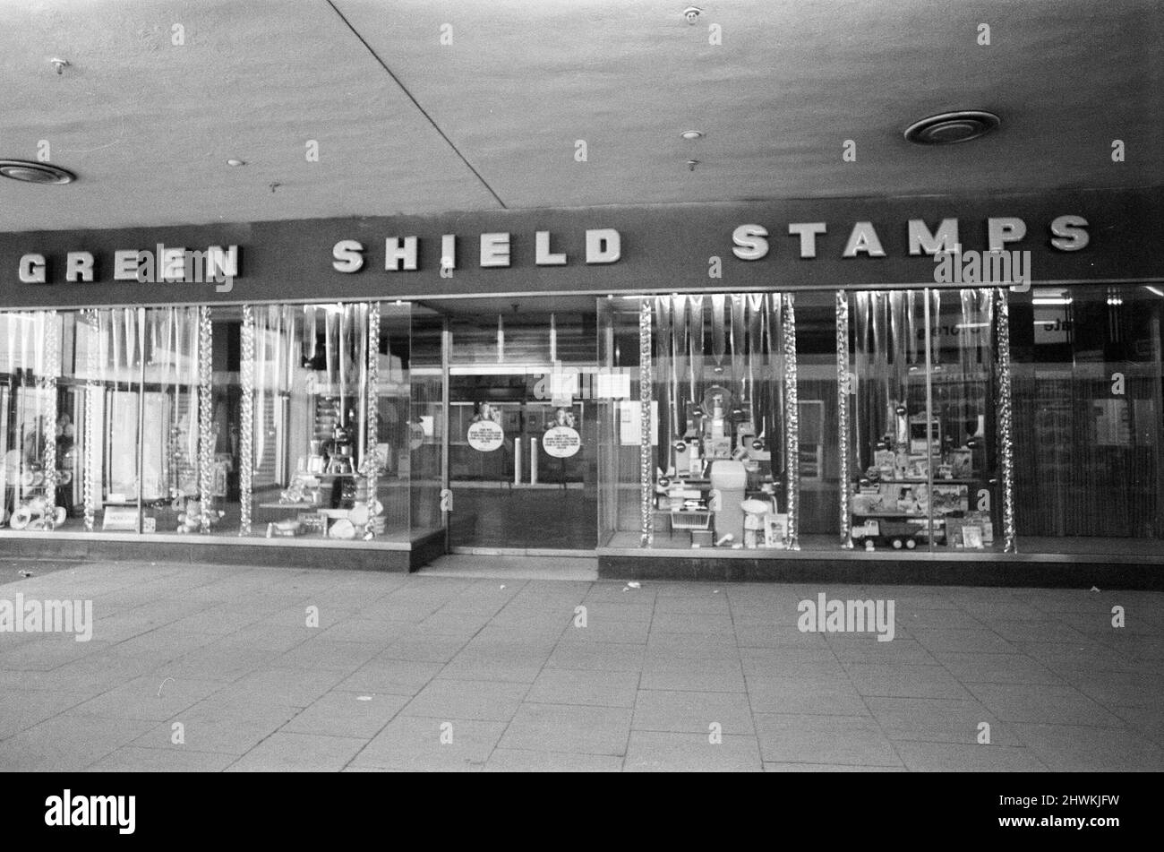 Green Shield Francobolli Shop, Gift Center, 22nd novembre 1973. Green Shield Francobolli è un programma di promozione delle vendite britannico che premia gli acquirenti con francobolli che potrebbero essere riscattati, e utilizzati per acquistare regali da un catalogo o da qualsiasi rivenditore affiliato o centro regalo, come mostrato nella figura. Foto Stock