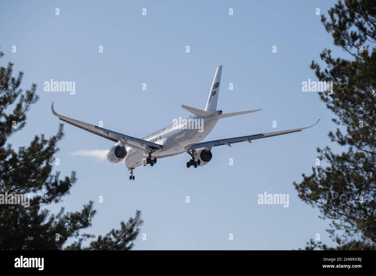 Helsinki / Finlandia - 6 MARZO 2022: Airbus A350 , gestito dal vettore di bandiera finlandese Finnair, sull'accesso finale all'aeroporto Helsinki-Vantaa Foto Stock