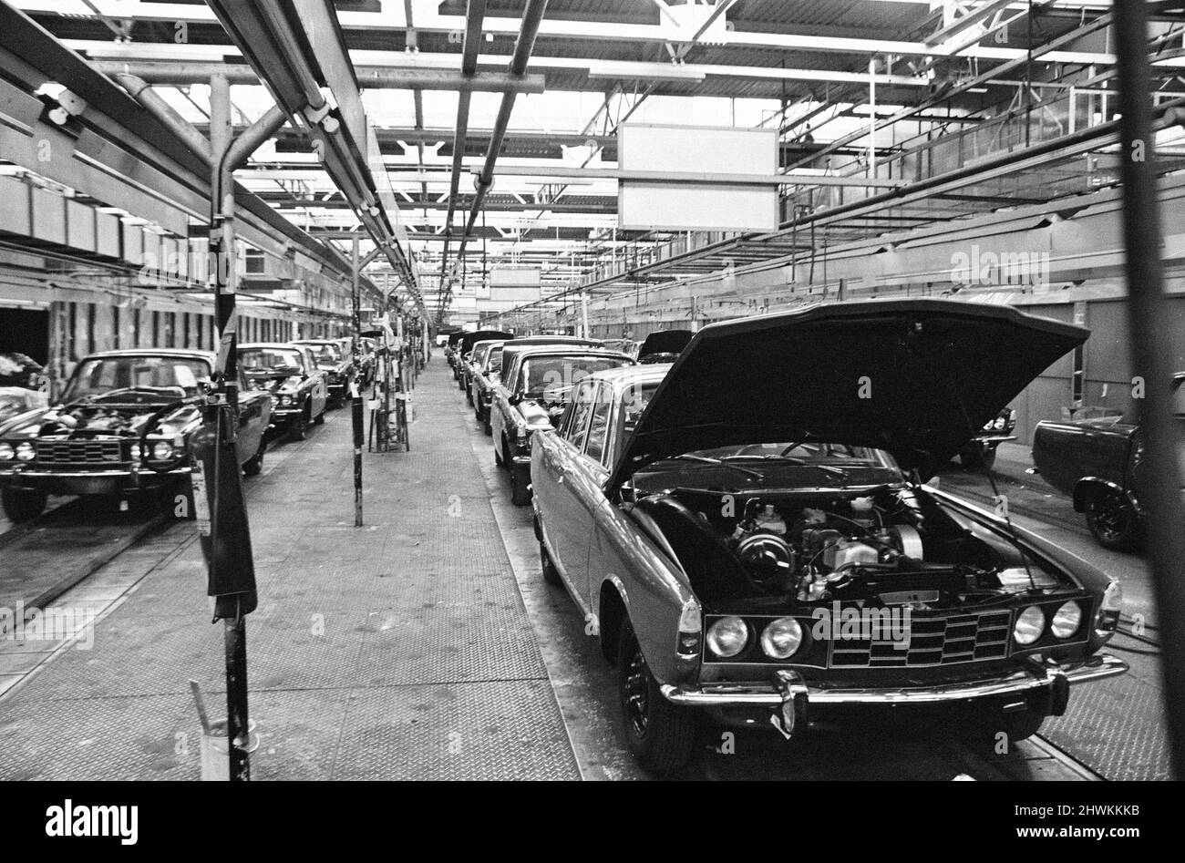 Azione di sciopero a Rover, linea di assemblaggio abbandonata, a sostegno del primo sciopero ufficiale di un giorno contro la Industrial Relations Bill, Birmingham, lunedì 1st marzo 1971. Foto Stock