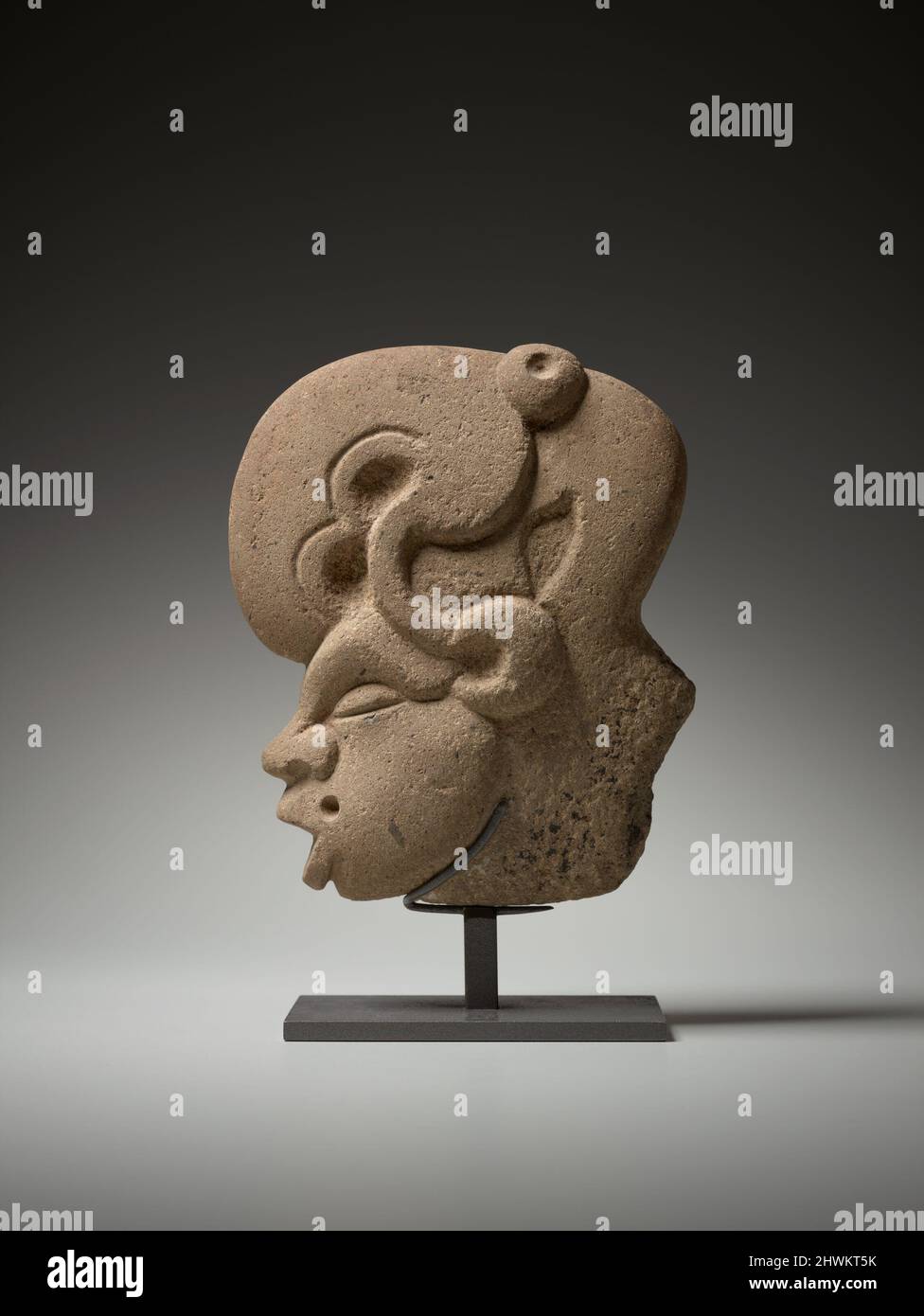 Hacha con casco Parrot-Head. Artista: Sconosciuto Foto Stock