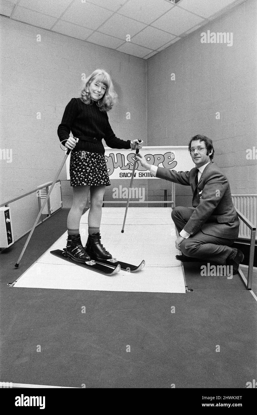 Macchina da sci in funzione, Billingham Forum. Circa 1972. Foto Stock