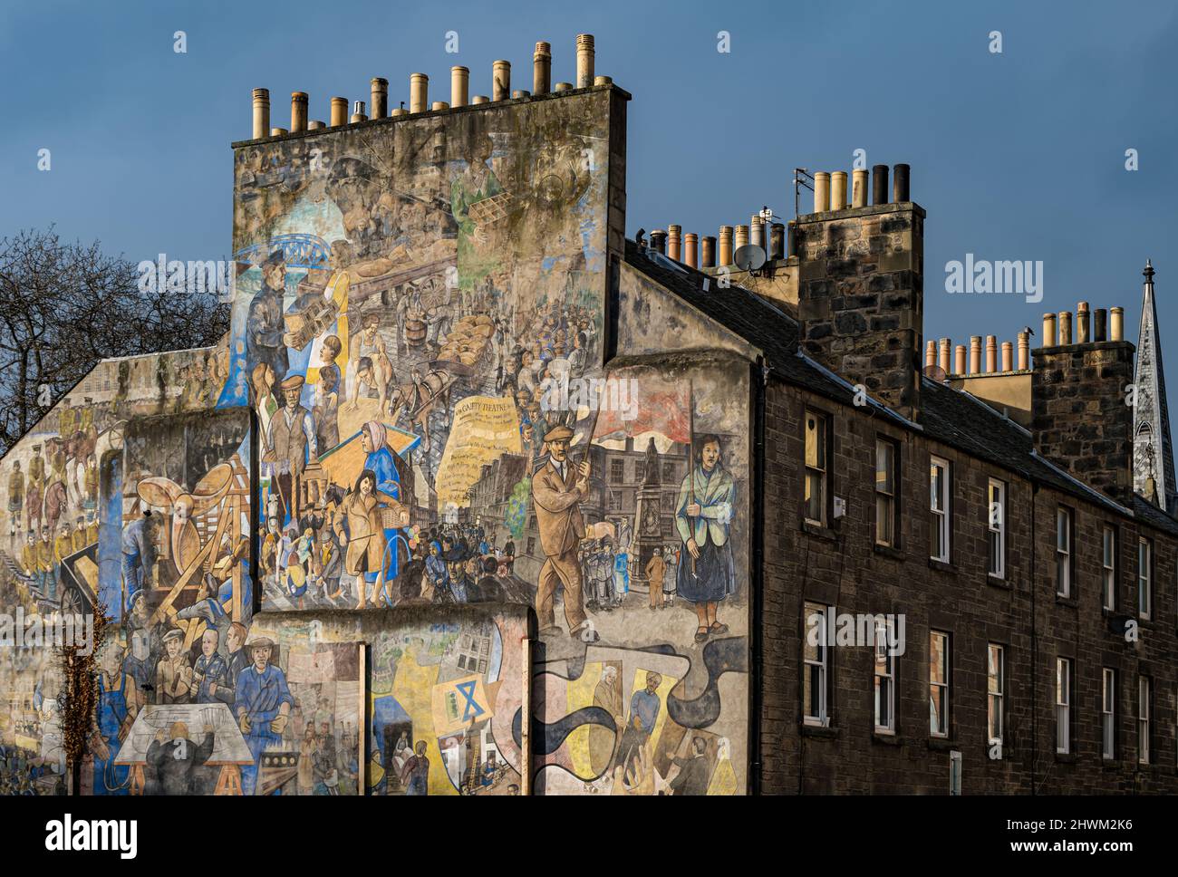 Opere murali di Tim Chalk che illustrano la storia di Leith, Edimburgo, Scozia, Regno Unito Foto Stock