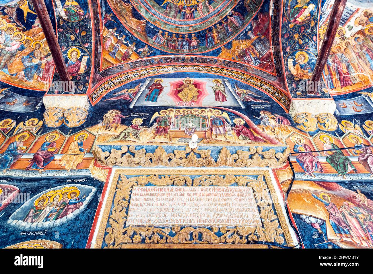 Cozia, Romania. Affresco del Monastero di Cozia, patrimonio della Wallachia medievale, il fiume Olt. Foto Stock