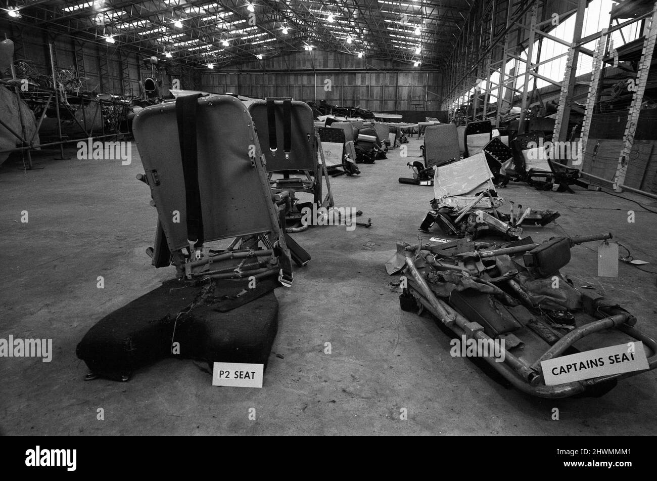 Indagine sul disastro dell'aria di Staines. Il relitto del volo British European Airways 548 che si è schiantato vicino a Staines, uccidendo 118 persone, è stato riassemblato in un hangar a RAE Farnborough, Hants. Il ramo di indagine sugli incidenti del Dipartimento del Commercio e dell'industria ha condotto prove sul relitto, per assistere la Corte d'inchiesta. La stalla si è disposta nelle stesse posizioni del volo d'urto. 17th novembre 1972. Foto Stock