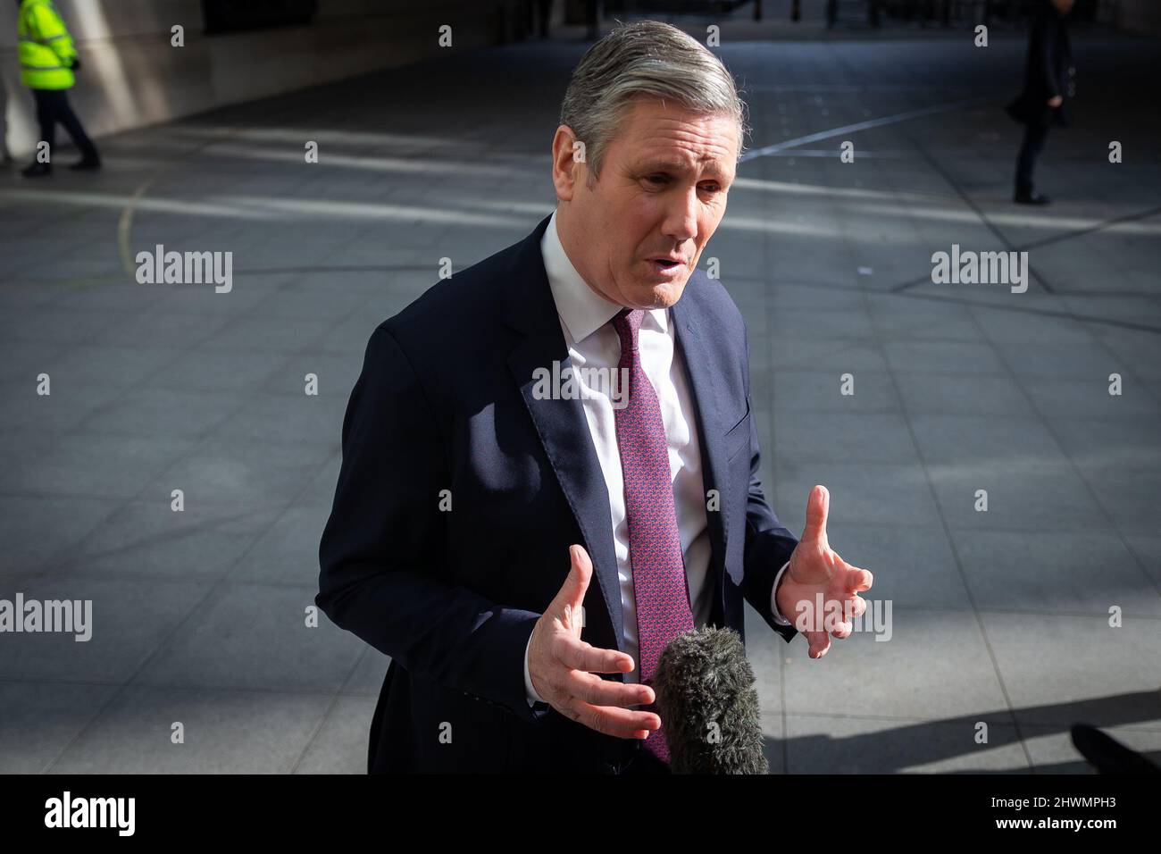 Londra, Regno Unito. 06th Mar 2022. Keir Starmer è stato intervistato dopo lo spettacolo di Sophie Raworth "Sunday Morning" alla BBC Broadcasting House di Londra. Credit: SOPA Images Limited/Alamy Live News Foto Stock