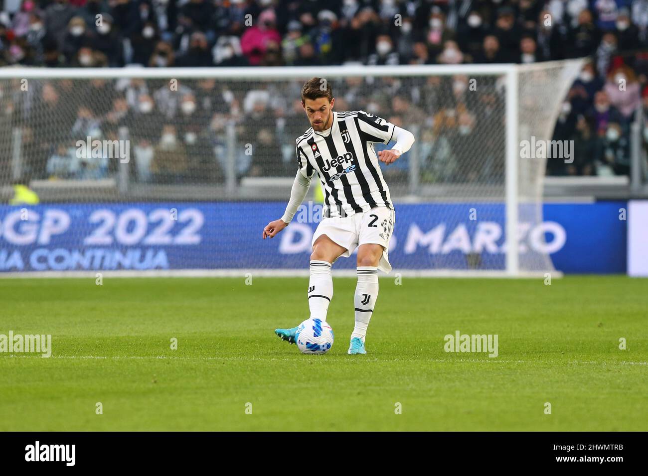 TORINO, ITALIA - 06 MARZO 2022. Daniele Rugani del Juventus FC durante la partita tra Juventus FC e Spezia Calcio il 06 marzo 2022 allo Stadio Allianz di Torino. Credit: Massimiliano Ferraro/Medialys Images/Alamy Live News Foto Stock