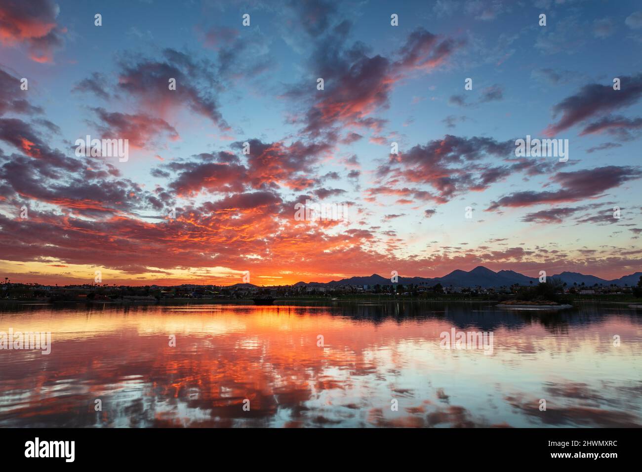 Spettacolare cielo al tramonto in Arizona a Fountain Hills Foto Stock