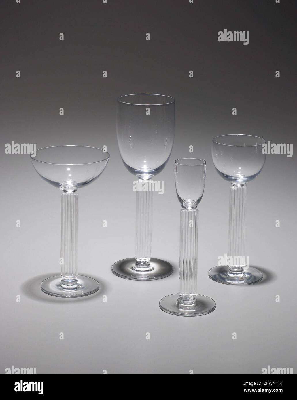 Modello di “Ambasciata” cordiale. Designer: Walter Dorwin Teague, American, 1883–1960Designer: Edwin W. Fuerst, American, 1903–1988Manufacturer: Libbey Glass Company, una filiale di Owens-Illinois Glass Co., American, 1935–1943 Foto Stock