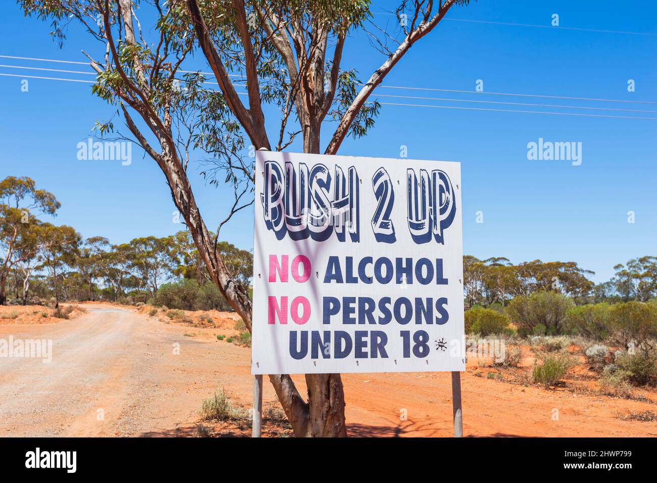 Segno per il gioco di Two Up, un gioco di moneta di gioco tradizionale giocato nell'Outback durante l'era della corsa dell'oro, Kalgoorlie, Australia occidentale, WA, Austr Foto Stock