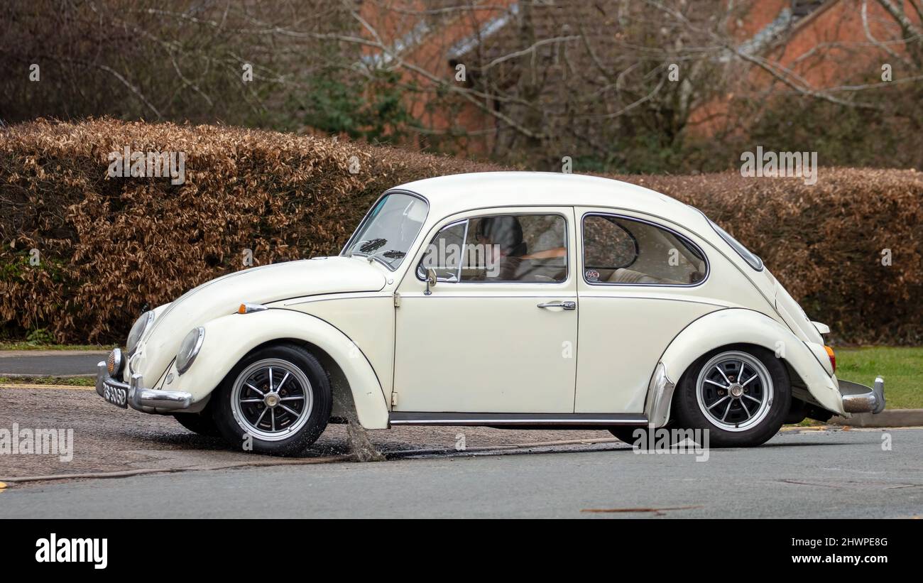 vecchia-automobile-bianca-del-volkswagen-immagini-e-fotografie-stock-ad