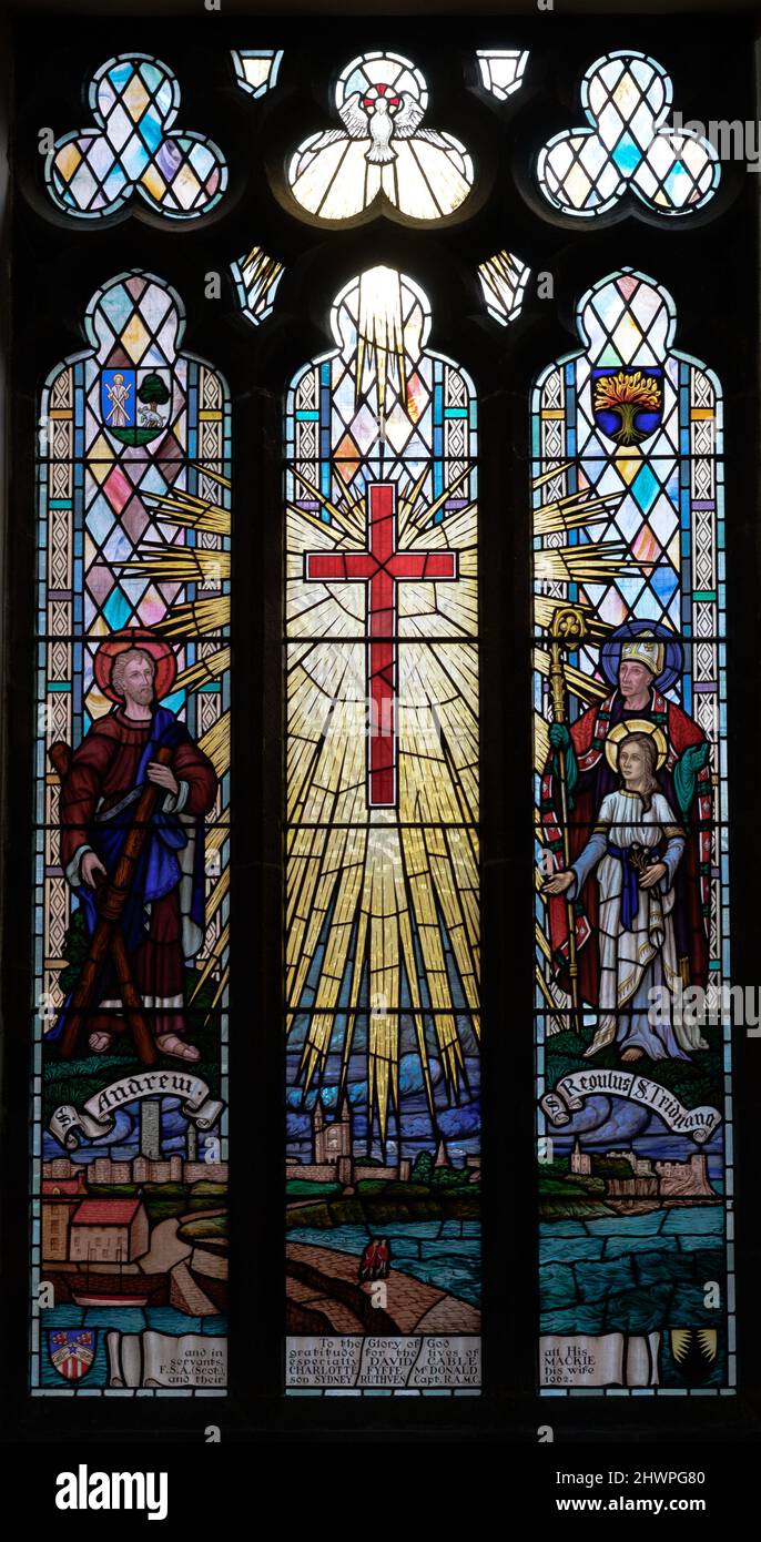 UK 19th Century St. Andrew URC Sheffield Chiesa Stained Glass Window di Donald Robertson 1962. Foto Stock